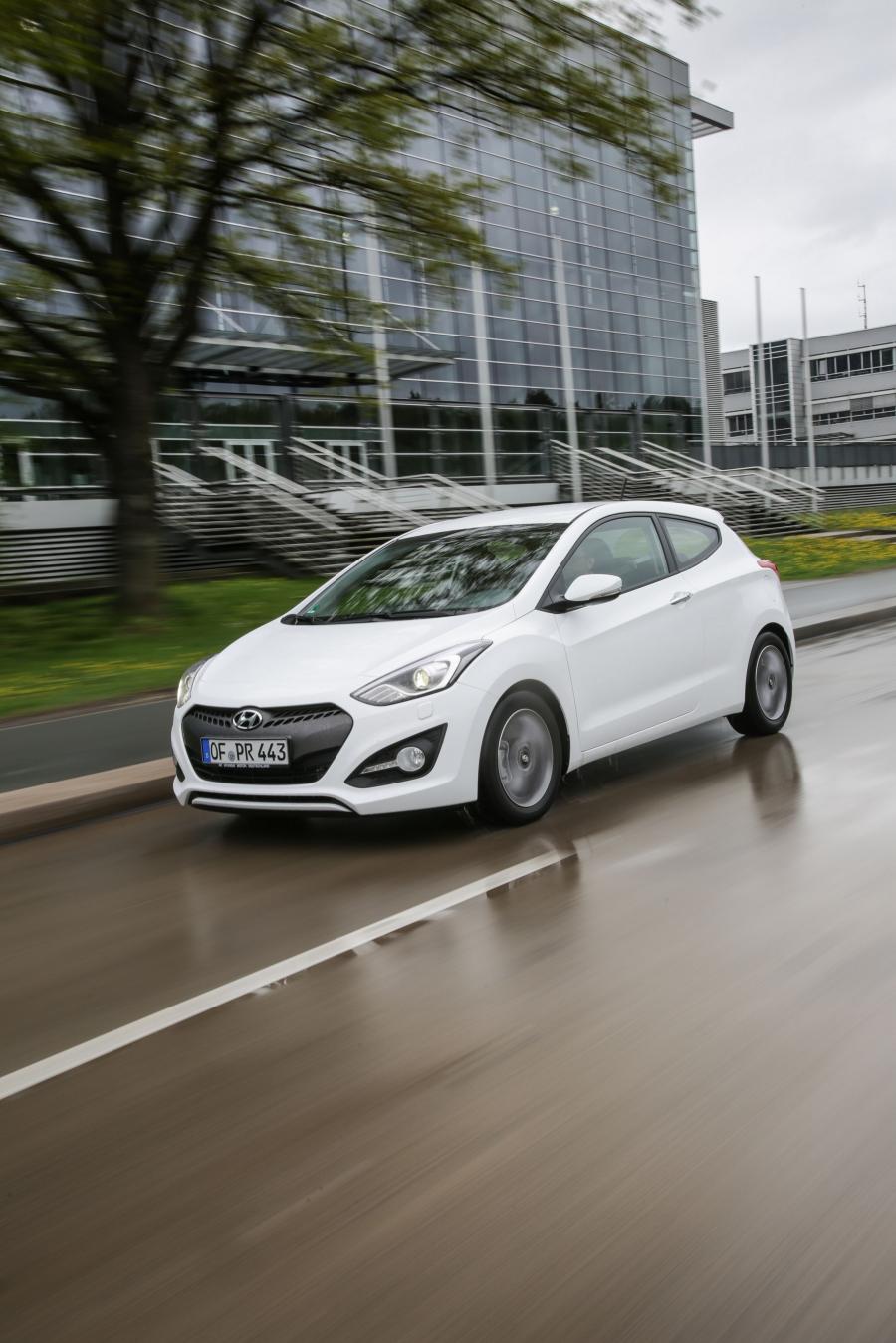  Hyundai i30 Coupe 2015 года  (фото 4 из 19)